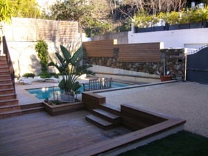 terrasse bois avec piscine à Aix en Provence