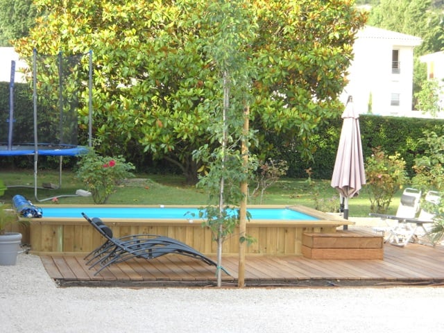Construction d’une piscine bois Bluewood sur mesure en Provence par Nature et Prestige