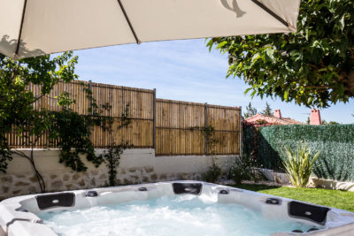 jacuzzi dans le jardin, spa d'extérieur