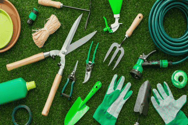 Les outils essentiels pour entretenir votre jardin