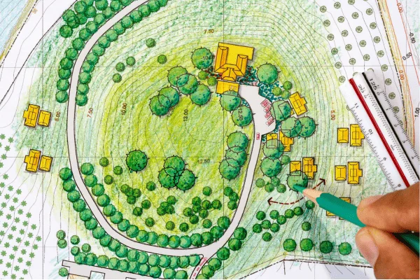 analyse-du-terrain Plan de jardin paysager dessiné à la main avec arbres, cheminements et plantations
