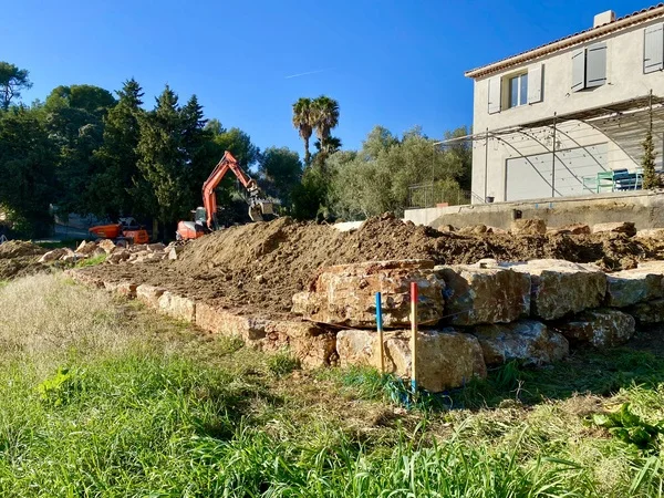 Restanque enrochement dans un jardin à Marseille